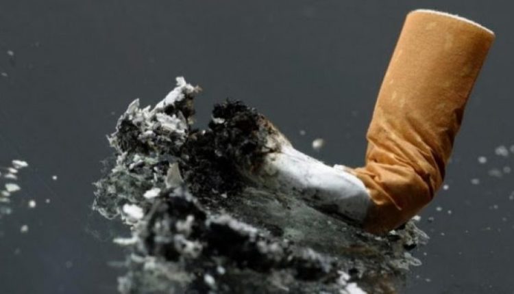 Studimi i Oksfordit konfirmon: Duhanpirësit vdesin më shpesh nga COVID-19