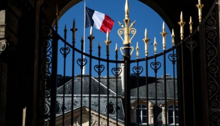 Franca bën të detyrueshëm testin Covid për qytetarët jashtë BE-së