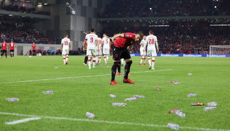 Hedhja e shisheve në “Air Albania”, FIFA dënon edhe Poloninë
