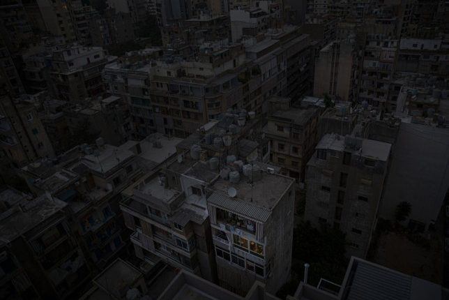 Libani në errësirë të plotë pasi vendit i mbaron energjia elektrike