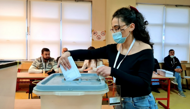 Zgjedhjet në Kosovë/ Rezultatet preliminare do të publikohen sonte