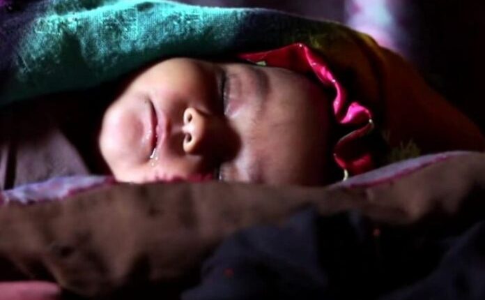 Nëna afgane shet vajzën për 500 dollarë: Duhet ta bëja, fëmijët e tjerë po vdisnin urie