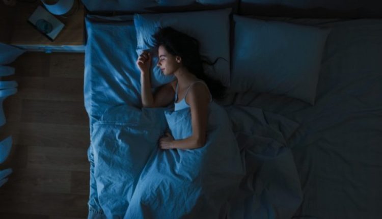 Çfarë i bën trurit tuaj gjumi më pak se gjashtë orë?