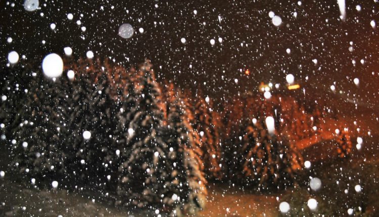 Bie bora e parë në Maqedoninë e Veriut, zbardhet Kodra e Diellit (VIDEO)