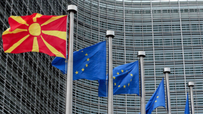 Publikohet një pjesë e raportit të BE-së për Maqedoninë e Veriut: Kritikohet bllokada për fillimin e bisedimeve