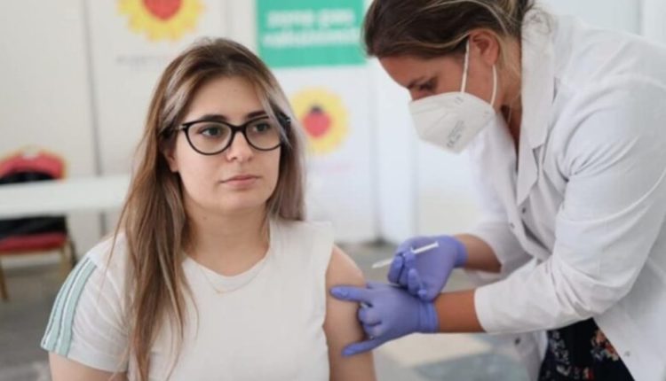 Nis java e vaksinimit masiv në universitete në Shqipëri