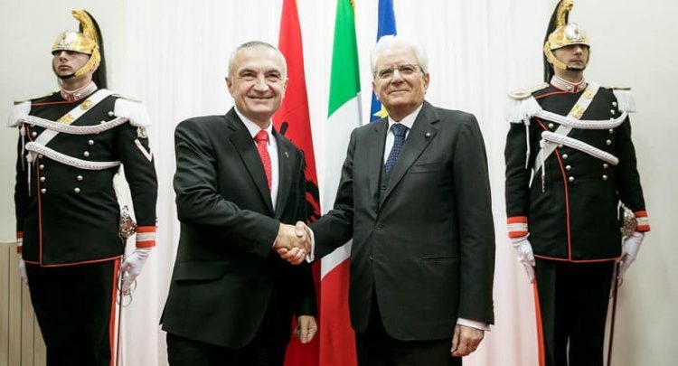 Pavarësi/ Presidenti i Italisë, Sergio Mattarella uron Metën dhe popullin shqiptar: Të çeljen pa hezitim negociatat e anëtarësimit në BE