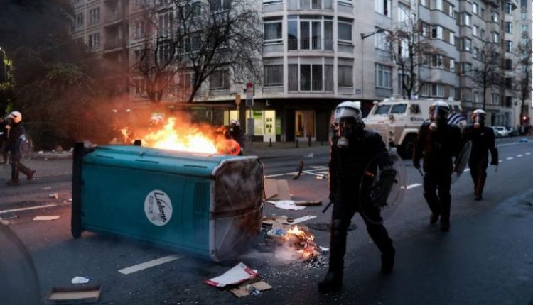Bruksel, protesta të dhunshme kundër ashpërsimit të masave kundër Covid-19