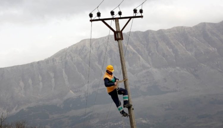 Ra në kontakt me rrymën elektrike, ndërron jetë elektriçisti shqiptar