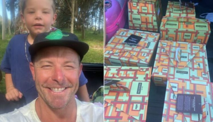 4-vjeçari porosit ëmbëlsira me vlerë mbi 1000 dollarë me telefonin e të atit