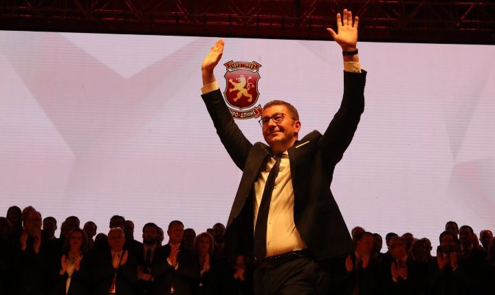 Mickoski dorëzon kandiaturën edhe për një mandat në VMRO-DPMNE