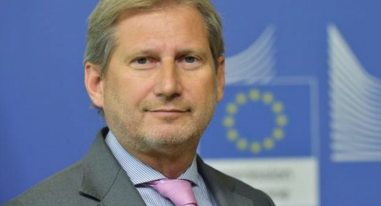 Komisioneri austriak i BE-së, Johannes Hahn, akuzohet për korrupsion