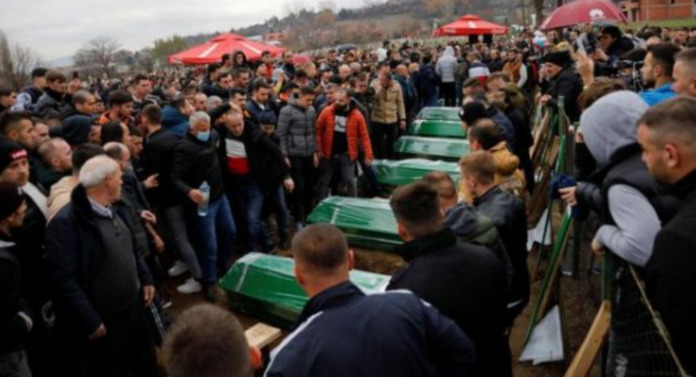 Reuters raporton për 45 viktimat e Maqedonisë së Veriut: Shqiptari përcolli në banesën e fundit 10 familjarë