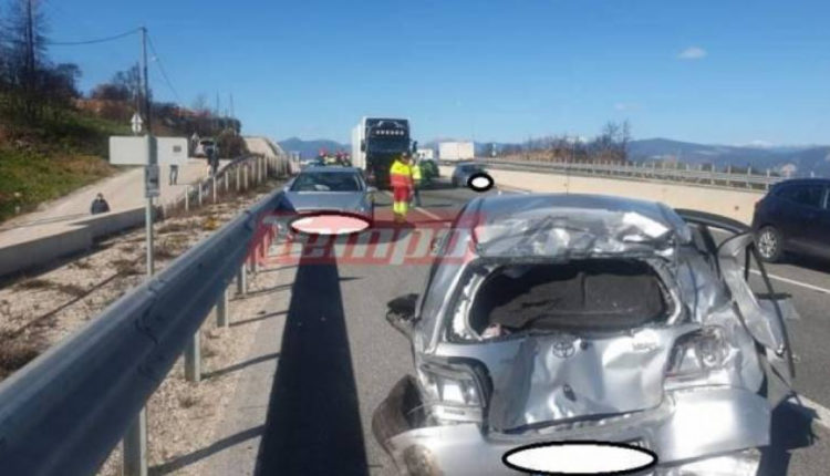 Aksident tragjik në Greqi/ Vajza shqiptare del për të kontrolluar makinën që u përplas nga një tjetër, vjen kamioni dhe e godet për vdekje