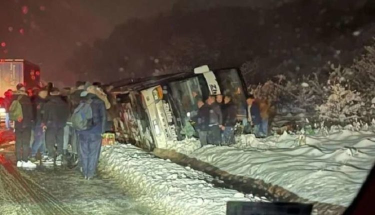 11 të lënduar në aksidentin e autobusit me mërgimtarë në Serbi