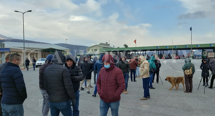 Nis protesta e kuksianëve në pikën kufitare Shqipëri-Kosovë