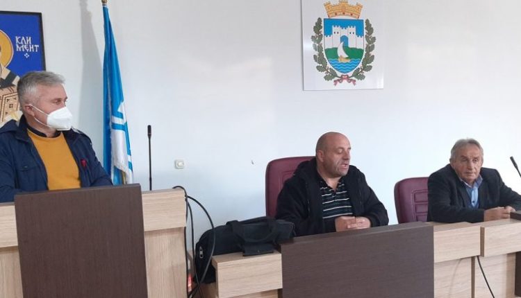 Bletari nga Ohri dënohet me 15 mijë euro, bletët e tij kafshuan një person