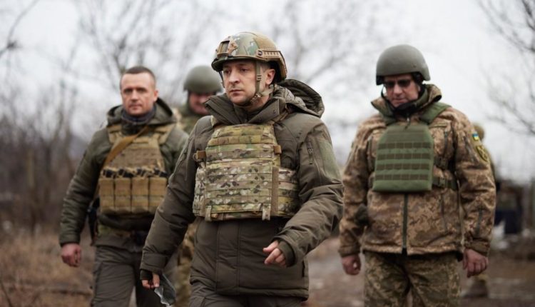 Zelensky ua rrit rrogën ushtarëve ukrainas në 3 mijë euro, paga e tij është 832 euro