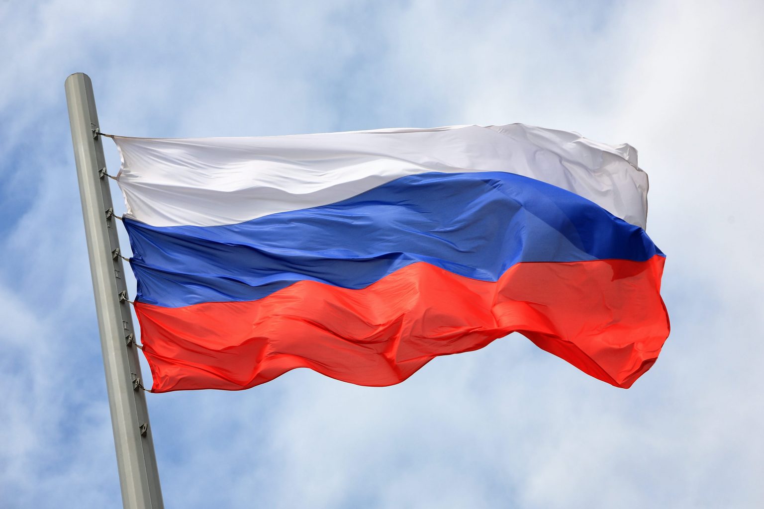 Муниципалитеты в 100 раз увеличили расходы на покупку российских флагов и гербов