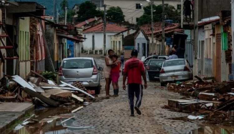 Rrëshqitjet e dheut në Brazil kanë vrarë të paktën 14 persona