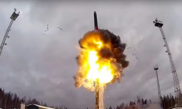 Ish-ministri rus zbulon kohën kur Vladimir Putin do të mund t’i përdorë armët bërthamore