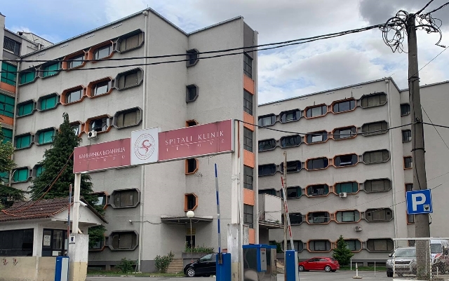 Sulmohet fizikisht i punësuari në Spitalin e Tetovës, pësojnë edhe policët