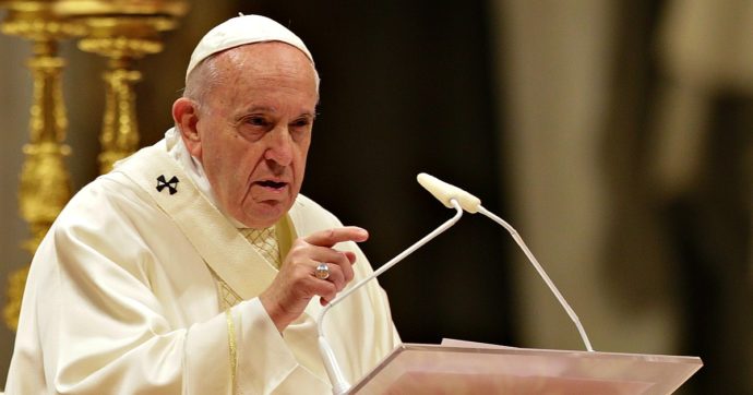Papa Françesku dënon mizoritë në Ukrainë