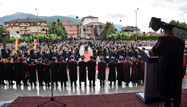 Universiteti i Tetovës e promovoi gjeneratën e absolventëve të vitit akademik 2021/2022