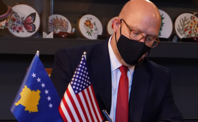 Amerika reagon për marrëveshjen për rrymën, i drejtohet me kërkesë Kosovës e Serbisë