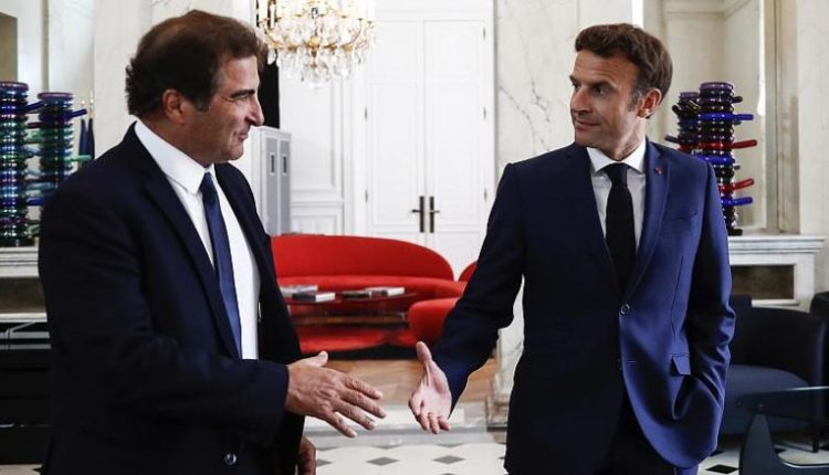 Macron takohet me rivalët politikë për të formuar qeverinë e re