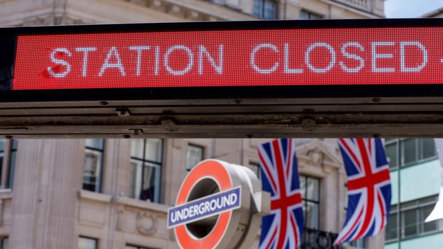 Britani mbahet greva më e madhe hekurudhore në 30 vjet