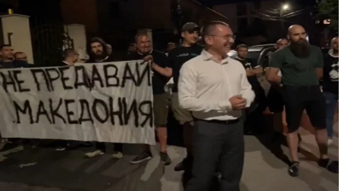 Tensione në Bullgari/ Eurodeputeti i IMRO protestë para shtëpisë së Borisov