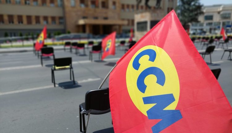 LSM vazhdon protestën para Ministrisë për Punë dhe Politikë Sociale