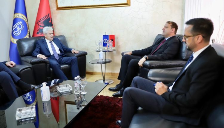 Kryetari i BDI-së Ali Ahmeti takoi ambasadorin e ri të Kosovës, Florian Qehaja