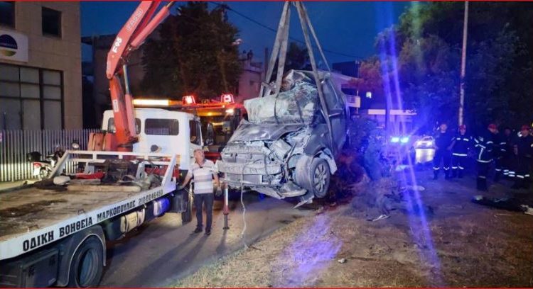 Aksidentit tragjik në Greqi, 18-vjeçari po bënte gara shpejtësi ne makinën që u gozhdua në pemë