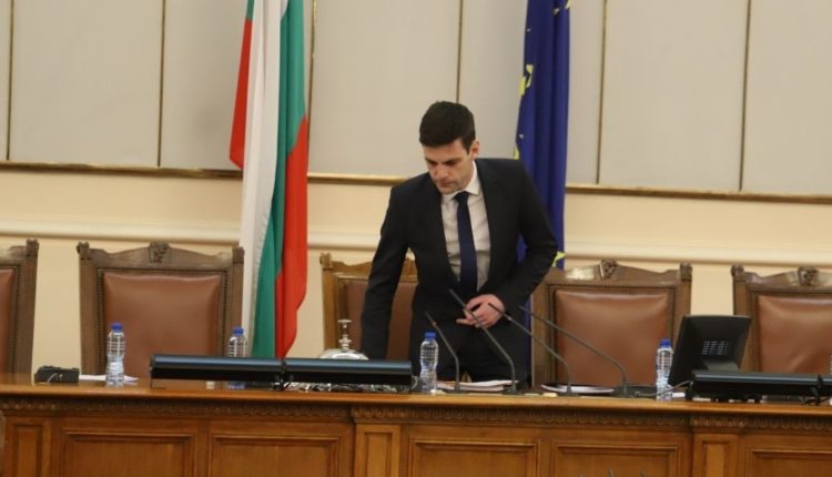 Nikolla Minçev shkarkohet nga funksioni i kryeparlamentarit të Bullgarisë