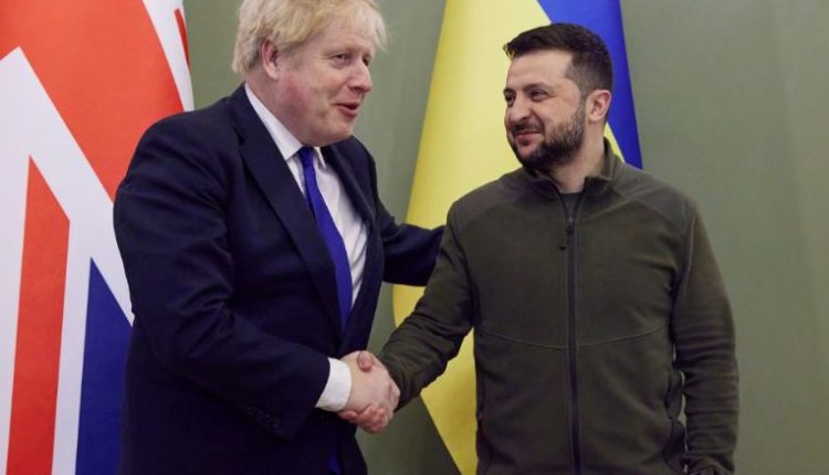 Boris Johnson fton Zelenskyn të vizitojë Britaninë: Do të isha i nderuar nëse ka mundësi