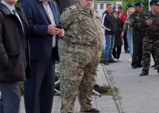 Putin nxjerr komandantin obez në fushë-betejë: Ha 5 vakte dhe pi 1 litër vodka
