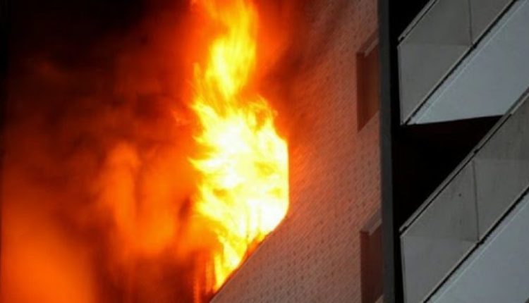Zjarr në një shtëpi në Orashë, nuk ka të lënduar