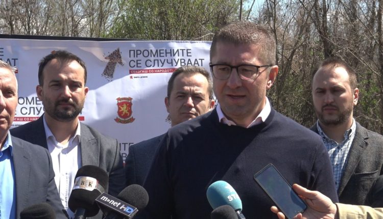 Mickoski i befasuar nga qëndrimi i Pendarovskit për referendumin