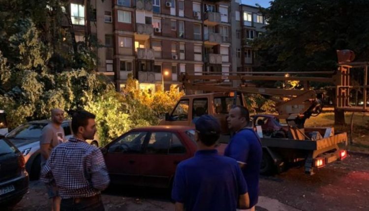 Moti i ligë shkaktoi disa dëme në qytetin e Shkupit