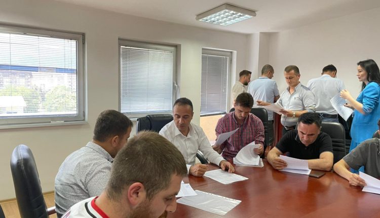 Punësohen 50 shqiptarë në Fondin Pensional dhe Invalidor të Maqedonisë, meritë e drejtorit Dritan Bexhetit