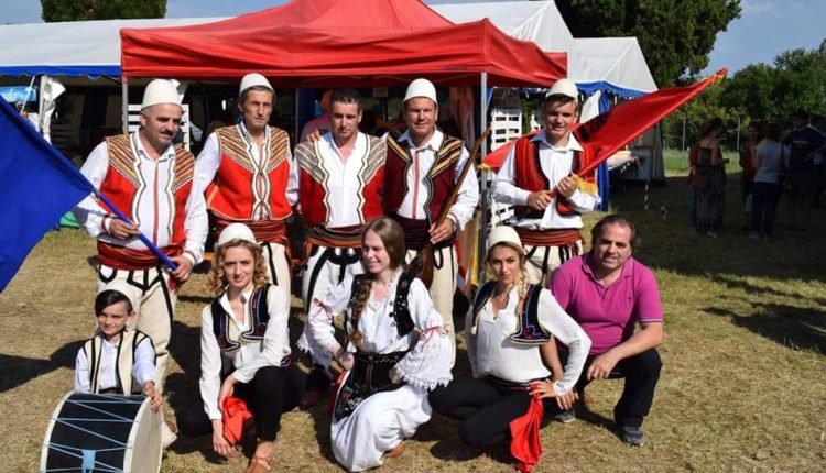 Disapora shqiptare në Itali ruan gjuhën, kulturën dhe traditat