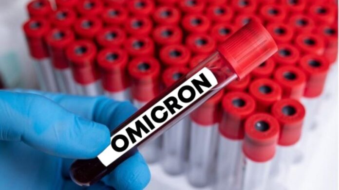 Mbretëria e Bashkuar bëhet vendi i parë që miraton vaksinën për Omicron