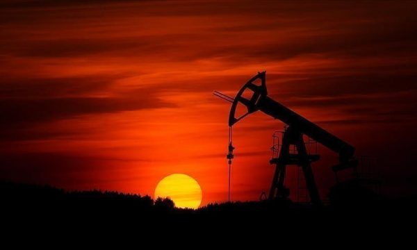 Çmimi i naftës bie në nivelin më të ulët prej fillimit të luftës në Ukrainë
