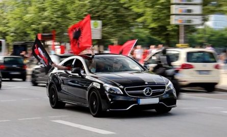 Në Shqipëri 2 nga 10 makina në rrugë janë Mercedes! Nga vjen adhurimi për markën gjermane