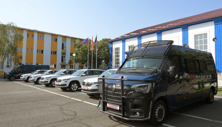 MPB pranon shtatë automjete të reja si donacion nga Republika Çeke