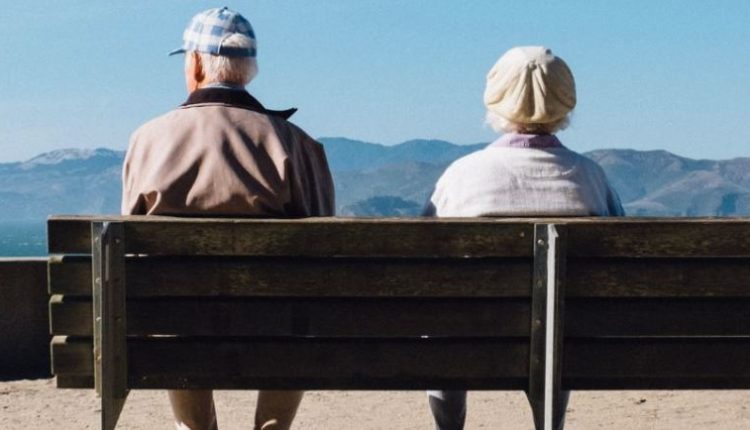 Studimi: Nëse rroga juaj është e ulët, keni më shumë gjasa të humbni kujtesën në pleqëri