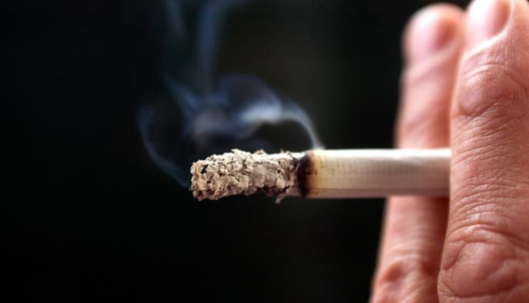 Pse disa njerëz jetojnë shumë gjatë, pavarësisht se pinë duhan?
