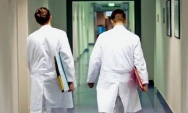 Brenda shtatë muajve, 139 mjekë u larguan nga Kosova